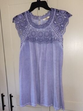 ANDREE BY UNIT Lavender Crochet Yoke Sleeveless Top